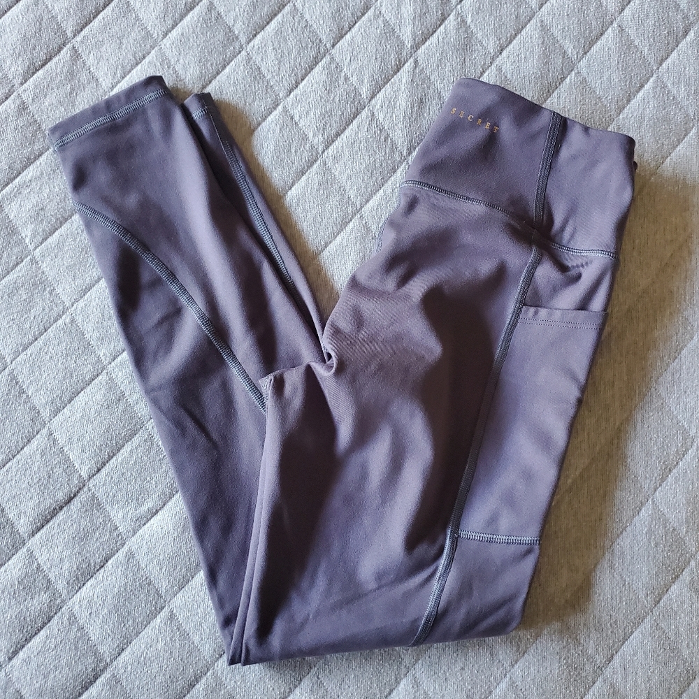 ⭐4/$20 Victoria's Secret‎ Leggings Size 6